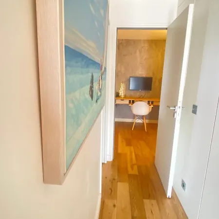 Δωμάτια σε οικογενειακή κατοικία Romantic Balcony Studio Near Arc De Triomphe Παρίσι