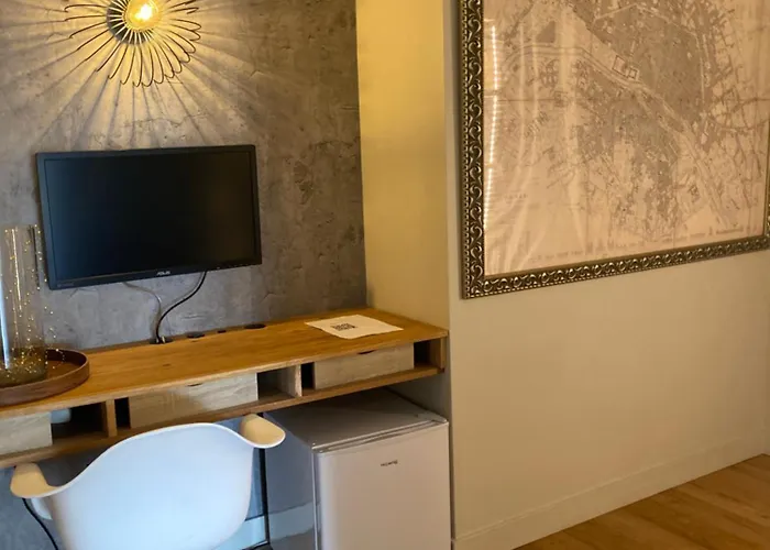 Romantic Balcony Studio Near Arc De Triomphe *