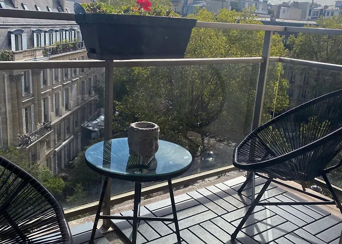 Romantic Balcony Studio Near Arc De Triomphe