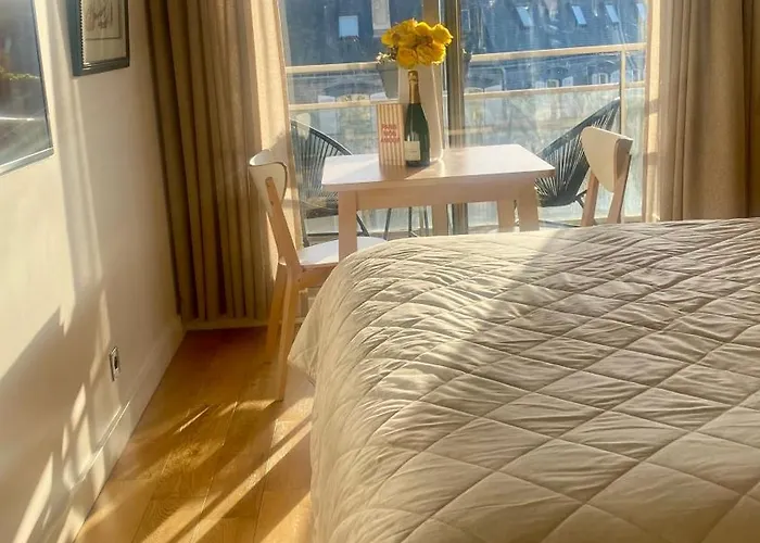 Fabulous Big With Balcon Arc Of Triumph