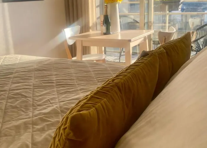Homestay Romantic Balcony Studio Near Arc De Triomphe *