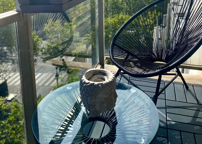 Romantic Balcony Studio Near Arc De Triomphe Homestay