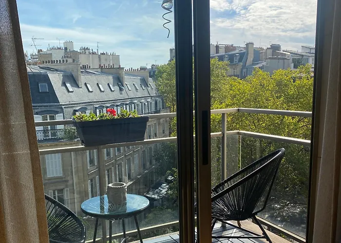 Romantic Balcony Near Arc De Triomphe * פריז