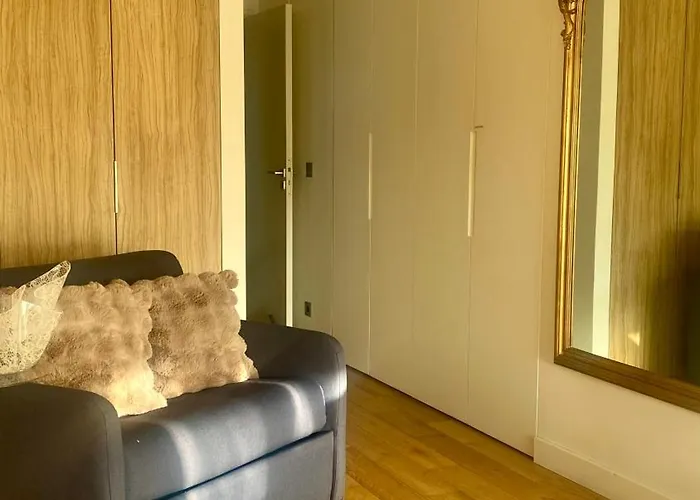 בית אירוח Romantic Balcony Near Arc De Triomphe *